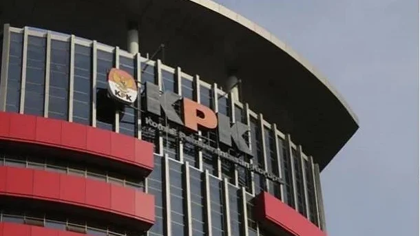 "MAKI desak KPK tidak hanya penjarakan eks Menag Yaqut, tapi miskinkan koruptor dana haji pakai pasal TPPU. KPK dinilai lamban tetapkan tersangka."