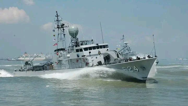 Kapal Perang Republik Indonesia (KRI) Keris-624 bermanuver di perairan sebagai salah satu armada Kapal Cepat Rudal TNI Angkatan Laut. (Dok. HO/Faktakalbar.id)
