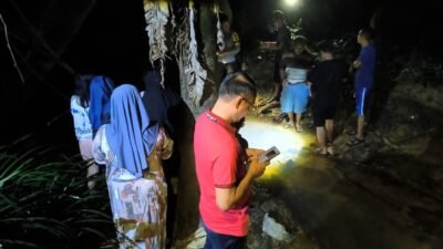 tempat kejadian perkara (TKP) di sekitar aliran Sungai Riam, Sanggau, tempat ditemukannya jasad bayi laki-laki pada Senin (19/1) malam.