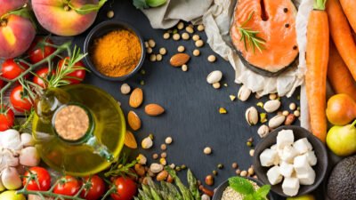 Ilustrasi - Tren makanan sehat 2026 berubah. Serat kini menggeser popularitas protein karena terbukti lebih efektif menjaga kesehatan pencernaan. (Dok. Ist)