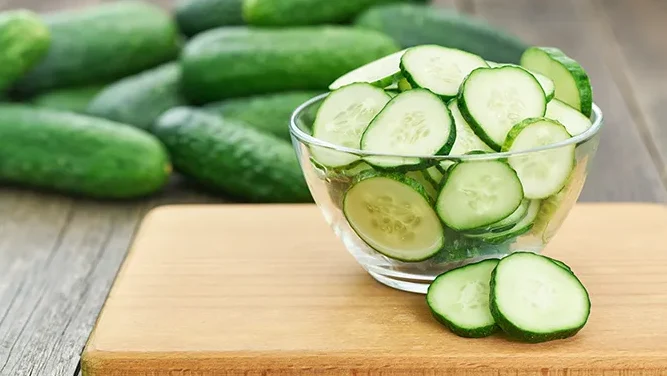 "Masih bingung membedakan tomat itu buah atau sayur? Simak penjelasan ilmiah tentang 5 jenis makanan yang sering salah identitas antara definisi botani dan kuliner."