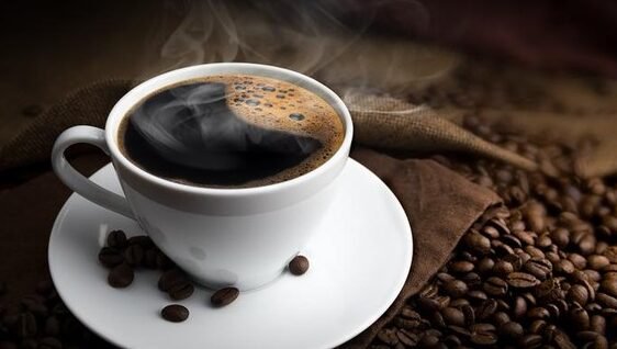 "Penderita anemia wajib tahu! Konsumsi zat besi saja tidak cukup jika Anda masih menyantap 5 makanan ini secara bersamaan. Simak daftar pantangannya di sini."