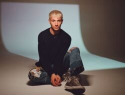 Lebih dari Sekadar Lagu Galau: Bedah Lirik “Always I’ll Care” Jeremy Zucker sebagai Surat Rindu Anak Rantau