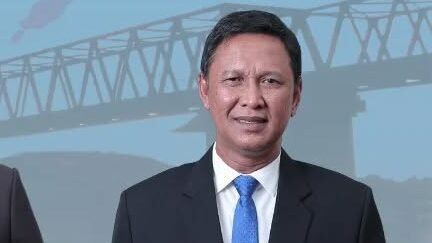 Jajaran manajemen PDAM Tirta Khatulistiwa Pontianak. Direktur Utama, Abdullah (kanan), menegaskan komitmen perusahaan untuk terus mengoptimalkan layanan air bersih meski dihadapkan pada tantangan kondisi alam dan teknis. (Dok. HO/Faktakalbar.id)