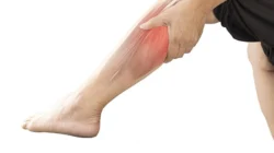 "Benarkah mandi malam di atas jam 7 membuat rematik? Simak penjelasan medis mengenai mitos kesehatan ini dan tips mandi malam yang aman bagi tubuh."