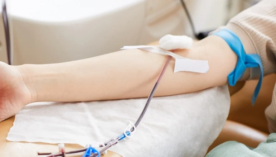 "Temukan 5 manfaat donor darah bagi perempuan, mulai dari menjaga kesehatan jantung hingga regenerasi sel darah. Simak alasan medis mengapa perempuan perlu berdonor."