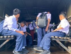 Marinir TNI AL Antar Jemput Siswa Korban Banjir Batang Toru Sekolah