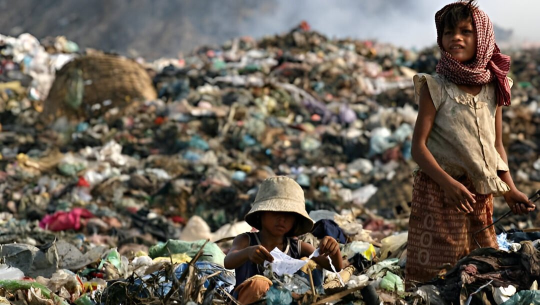 Ilustrasi - Orang dengan mentalitas miskin sering merasa nasib atau faktor luar mengendalikan hidup mereka sepenuhnya. (Dok. Ist)