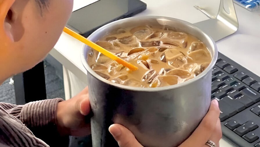 Ilustrasi - Waspada 5 tren makanan TikTok paling berbahaya. Mulai dari makan tanah hingga obat alergi, tantangan viral ini bisa mematikan. (Dok. Ist)