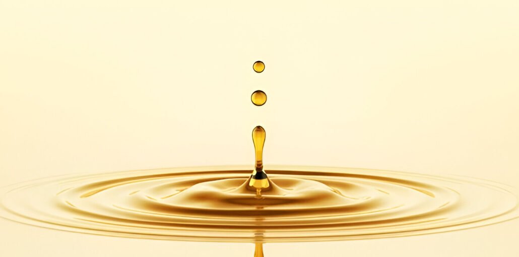 Ilustrasi - Harga minyak dunia naik tajam akibat konflik di Iran. Analis sebut 1,9 juta barel per hari terancam gangguan. (Dok. Ist)