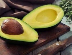 Mitos atau Fakta: Rajin Makan Alpukat Bisa Merusak Program Diet Anda