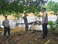 Waspada Banjir Kiriman, Debit Sungai Sekadau di Desa Mungguk Mulai Naik
