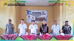 Sekretaris Camat Air Upas Otto Win Aryant memberikan sambutan saat Musrenbang Desa Membuluh Baru Tahun Anggaran 2027 di Gedung Serba Guna. (Dok. HO/Faktakalbar.id)