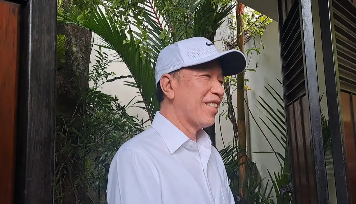 "Mantan Menag Yaqut sebut nama Jokowi terima langsung kuota haji tambahan 2024. Simak pengakuan Jokowi terkait kebijakan yang kini diusut KPK."