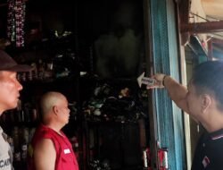 Dua Unit Ruko Hangus Akibat Kebakaran di Pasar Selakau, Diduga Karena Korsleting Listrik