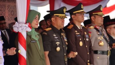 Pangdam XII/Tanjungpura Novi Rubadi Sugito saat menghadiri upacara peringatan HUT ke-69 Pemprov Kalbar di halaman Kantor Gubernur Kalimantan Barat.