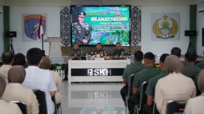 Pangdam XII/Tanjungpura, Mayjen TNI Novi Rubadi Sugito, saat memberikan pengarahan terkait peningkatan pelayanan medis kepada personel RS Kartika Husada, Kamis (22/1).