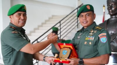 Pangdam XII/Tpr Mayjen TNI Novi Rubadi Sugito terima penyerahan jabatan Aslog Kasdam. Kolonel Muhammad Faizal Nasution akan bertugas di Akmil Magelang.