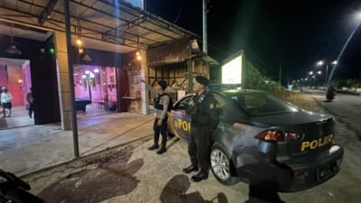 "Cegah kriminalitas di jam rawan, petugas sisir kawasan Pantai Pulau Datok, kafe, hingga perbankan di Kayong Utara. Layanan 110 disosialisasikan."