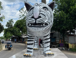 Di Balik Viralnya Patung Macan Putih Kediri: Kisah Mimpi Seniman, Legenda Desa, dan Rezeki bagi Warga