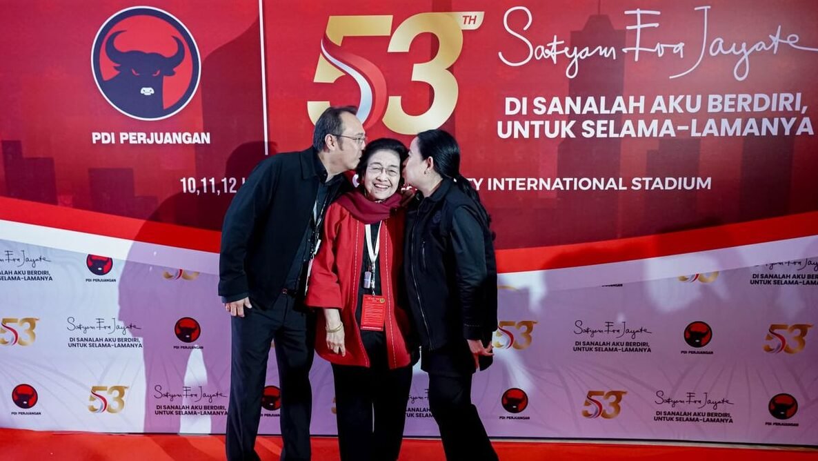 "Puan Maharani tegaskan PDI-P sebagai partai penyeimbang, bukan oposisi murni. Publik menanti efektivitas fungsi kontrol kekuasaan di tengah dominasi pemerintah."