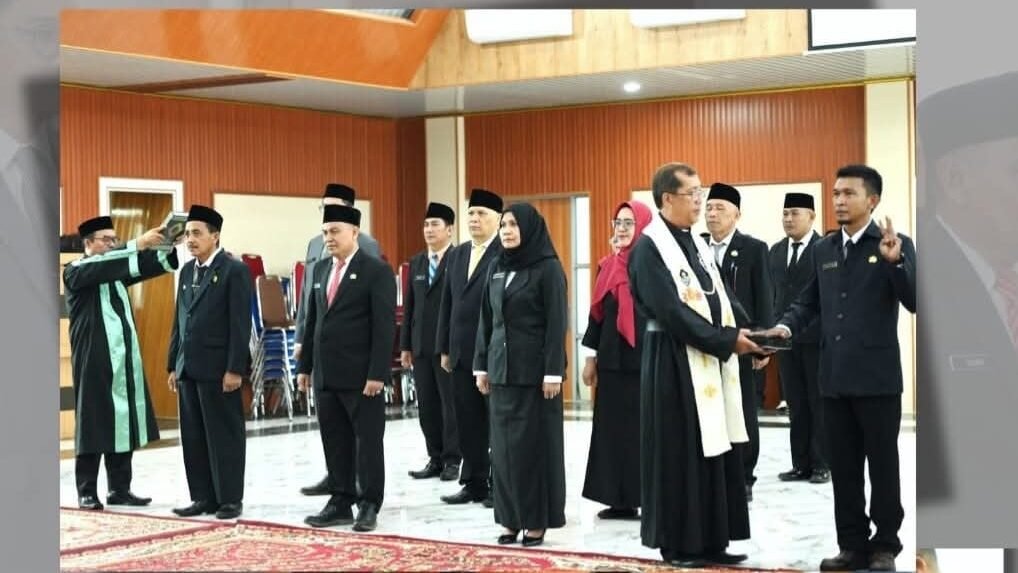 Suasana pelantikan dan pengambilan sumpah jabatan Pejabat Administrator dan Pengawas di lingkungan Pemkab Ketapang oleh Sekda Ketapang. (Dok. HO/Faktakalbar.id)