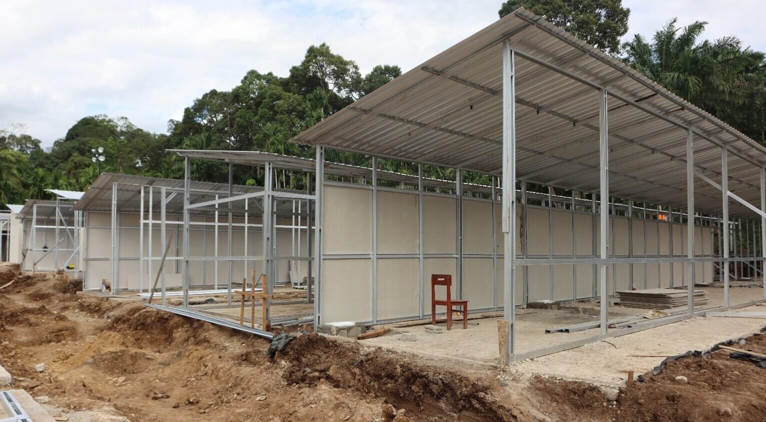 "Pembangunan huntara tahap I sebanyak 117 unit di Jorong Kayu Pasak Nagari Salareh Aia, Kecamatan Palembayan, Kabupaten Agam, Provinsi Sumatera Barat (9/1)"