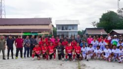 Wakil Bupati Kapuas Hulu, Sukardi membuka Turnamen Sepak Bola Anang Resang Season 2 di Selimbau. Ajang cari bibit atlet berbakat. (Dok: @prokopim.kapuashulu)