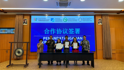 Perwakilan Kawasan Industri Pulau Penebang (KIPP) berfoto bersama akademisi Untan dan STBHB usai penandatanganan kerja sama pelatihan bahasa Mandarin di Pontianak. (Dok. HO/Faktakalbar.id)