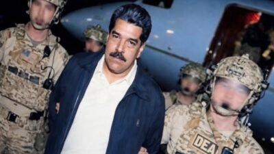 Presiden Venezuela Nicolas Maduro saat ditangkap dan dikawal oleh pasukan bersenjata Amerika Serikat, tak lama setelah Presiden AS Donald Trump mengonfirmasi operasi militer tersebut, Sabtu (3/1). (Dok. Ist)