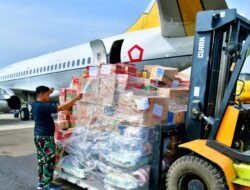 Bangun Jembatan Udara, TNI AU Sukses Terbangkan 900 Ton Bantuan untuk Korban Banjir Sumatera