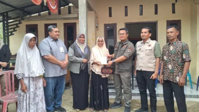 "Penyerahan Dana Tunggu Hunian (DTH) kepada 74 KK terdampak banjir di Lhokseumawe. Penyerahan di lakukan di Kantor Desa Ujong Paju, Kota Lhokseumawe Pada Jumat (30/1)."