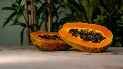 Ini daftar makanan yang berisiko jika dikonsumsi bersama pepaya. Simak rinciannya untuk menghindari gangguan pencernaan. (Dok. Ist)