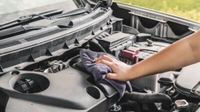 Hujan deras sering mengguyur Pontianak. Simak 4 tips perawatan mobil wajib agar berkendara tetap aman dan pandangan tetap jernih di musim hujan. (Dok: Freepik)