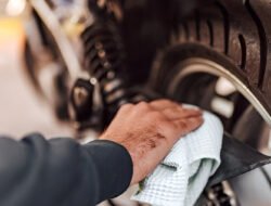 Musim Hujan Tiba, Lakukan 4 Perawatan Motor Ini Agar Tidak Mogok