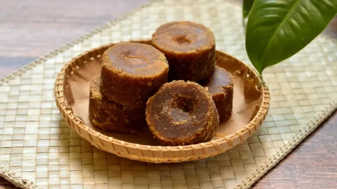 "Sering bingung memilih pemanis? Cek perbandingan nutrisi Gula Aren, Gula Tebu, dan Gula Putih. Mana yang aman untuk gula darah dan diet? Simak faktanya di sini."