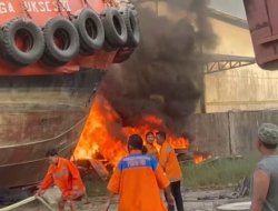 Diduga Korsleting Kabel Induk PLN, Kebakaran di PT Rimba Mega Armada Pontianak Hanguskan Tumpukan Ban Bekas