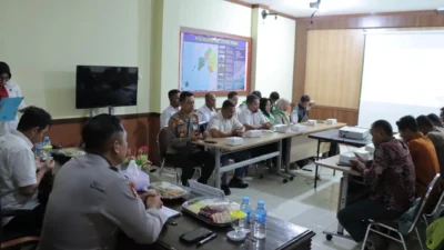 "Polres Kayong Utara gelar rakor strategi swasembada jagung 2026 bersama Dinas Pertanian. Target tanam 36,05 hektare disiapkan demi ketahanan pangan nasional."