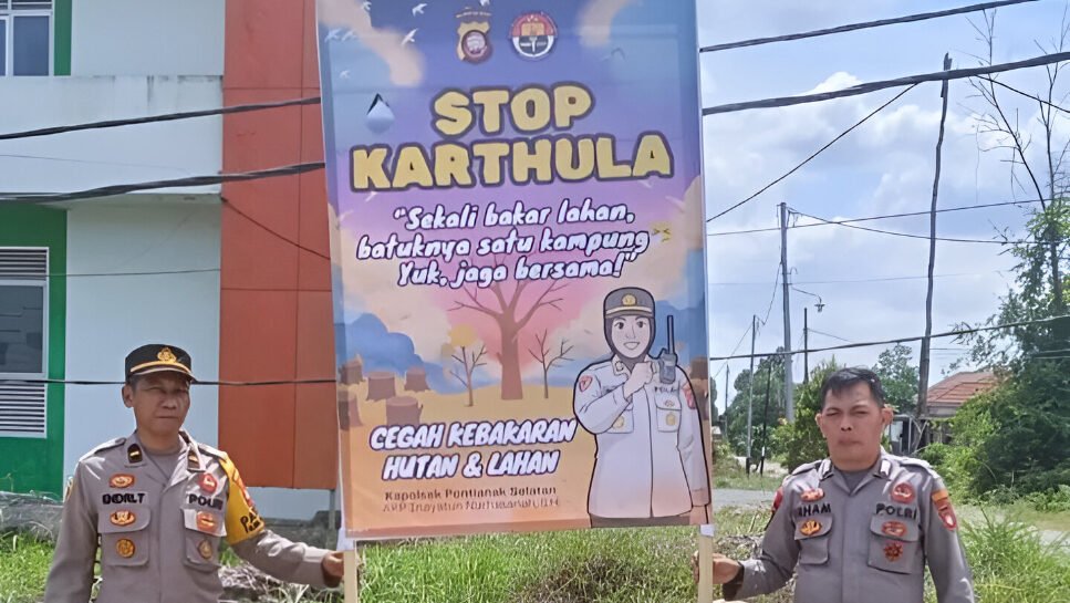 Polsek Pontianak Selatan pasang spanduk cegah Karhutla di titik rawan. Kapolsek Inayatun minta warga tidak buka lahan dengan membakar. (Dok: @polsek_pontianakselatan)