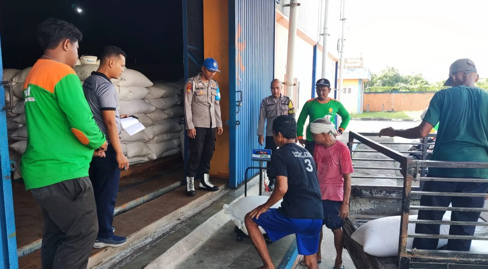 "Polsek Jongkat sukses distribusikan 30 ton jagung ke Bulog sepanjang 2025. Program ketahanan pangan berlanjut di 2026 dengan penggunaan bibit unggul Bhayangkara."