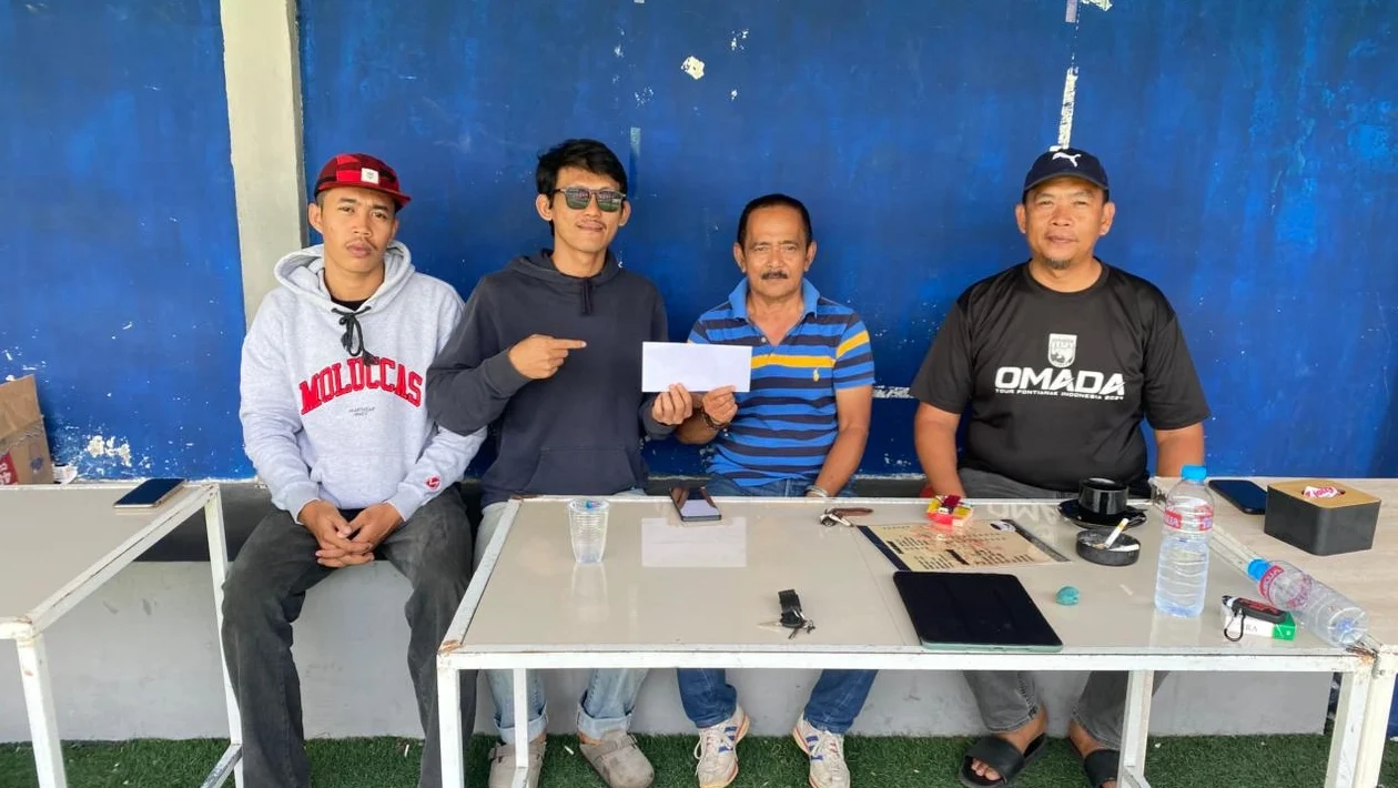 "Kelompok suporter Pontianak Fans melayangkan surat audiensi kepada manajemen Persipon. Mereka menuntut kejelasan masa depan klub dalam waktu 2x24 jam."