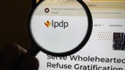 "Presiden Prabowo instruksikan 80 persen kuota LPDP dialokasikan untuk jurusan Saintek (STEM). Kebijakan ini menyisakan porsi sangat minim bagi pelamar Soshum."