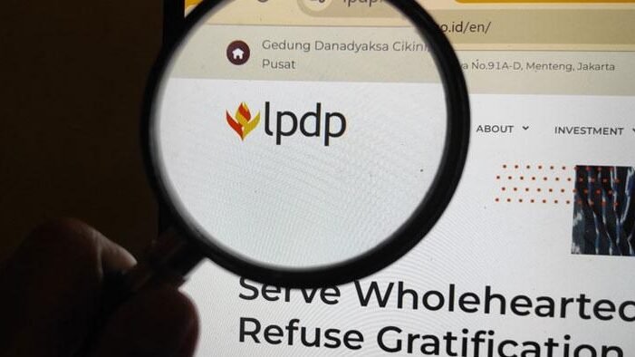 "Presiden Prabowo instruksikan 80 persen kuota LPDP dialokasikan untuk jurusan Saintek (STEM). Kebijakan ini menyisakan porsi sangat minim bagi pelamar Soshum."