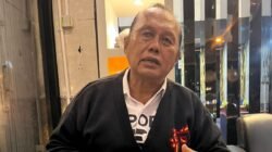 Praktisi hukum Rizal Karyansyah saat memberikan keterangan terkait indikasi ketidakterbukaan dalam penanganan kasus 18 kontainer rotan di Pelabuhan Pontianak.