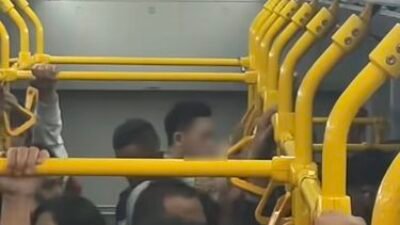 "Viral video pria masturbasi di dalam bus TransJakarta Koridor 1A. Manajemen TransJakarta konfirmasi pelaku telah ditangkap dan diserahkan ke polisi."