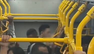 "Viral video pria masturbasi di dalam bus TransJakarta Koridor 1A. Manajemen TransJakarta konfirmasi pelaku telah ditangkap dan diserahkan ke polisi."