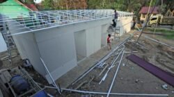 Proses pengerjaan konstruksi hunian sementara (huntara) bagi warga terdampak banjir di Kabupaten Aceh Timur yang ditargetkan selesai dalam waktu dekat.