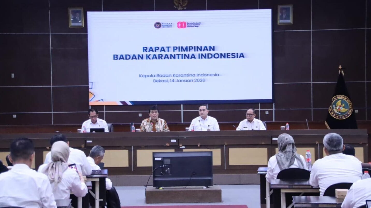Kepala Badan Karantina Indonesia, Sahat M. Panggabean, memimpin jalannya Rapat Pimpinan Nasional (Rapimnas) Tahun 2026 di Bekasi. (Dok. HO/Faktakalbar.id)