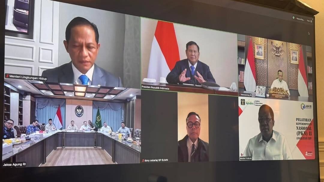 Tampilan layar konferensi video Rapat Terbatas yang dipimpin Presiden Prabowo Subianto dari London bersama jajaran Kabinet Merah Putih membahas Satgas Penertiban Kawasan Hutan. (Dok. HO/Faktakalbar.id)