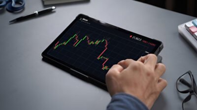 Ilustrasi - Investor China (Chengdong) terus menjual saham BUMI hingga harga turun. Anehnya, investor lokal justru memborongnya. Simak alasan dan risikonya. (Dok. Ist)